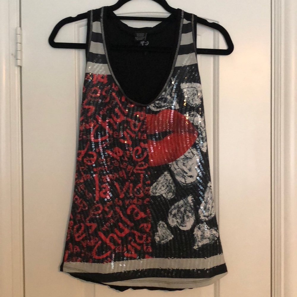 Sequenced lip graffiti tank top
